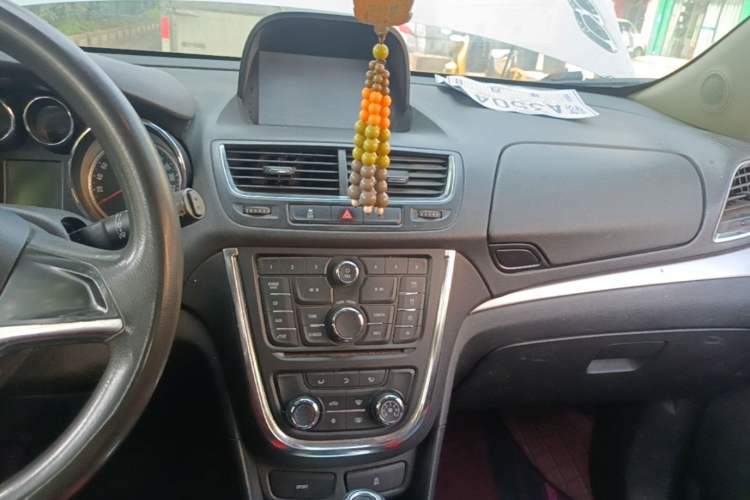 Used Buick Encore 2015 1.4T Automatic Two-Wheel Drive Urban Elite Version Audio And AC Panel