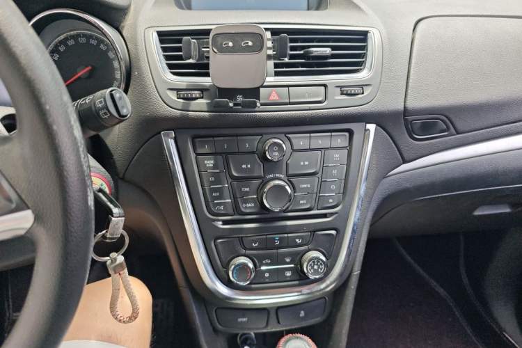 Used Buick Encore 2015 1.4T Automatic Two-Wheel Drive Urban Elite Version Audio And AC Panel
