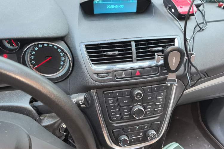 Used Buick Encore 2015 1.4T Automatic Two-Wheel Drive Urban Elite Version Audio And AC Panel