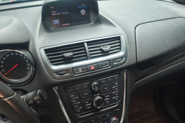 Used Buick Encore 2015 1.4T Automatic Two-Wheel Drive Urban Leading Model Audio And AC Panel
