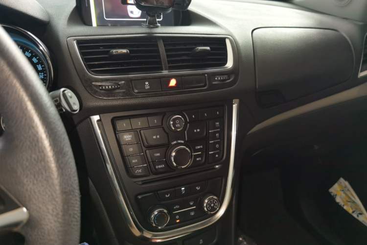 Used Buick Encore 2015 1.4T Automatic Two-Wheel Drive Urban Elite Version Audio And AC Panel