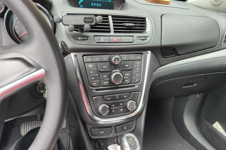 Used Buick Encore 2015 1.4T Automatic Two-Wheel Drive Urban Elite Version Audio And AC Panel