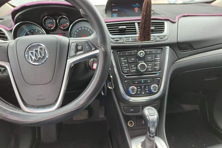 Used Buick Encore 2015 1.4T Automatic Two-Wheel Drive Urban Leading Model Audio And AC Panel