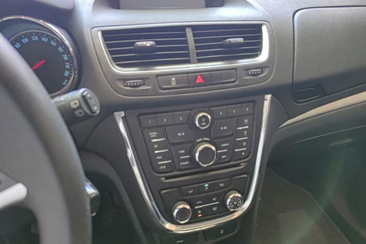 Used Buick Encore 2015 1.4T Automatic Two-Wheel Drive Urban Elite Version Audio And AC Panel