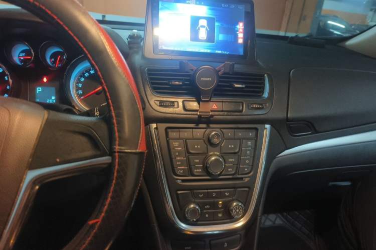 Used Buick Encore 2015 1.4T Automatic Two-Wheel Drive Urban Elite Version Audio And AC Panel