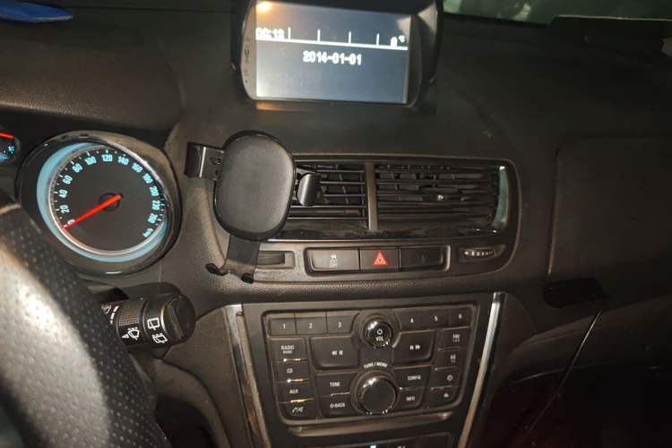 Used Buick Encore 2015 1.4T Automatic Two-Wheel Drive Urban Elite Version Audio And AC Panel