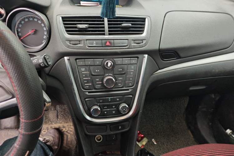 Used Buick Encore 2015 1.4T Manual Two-Wheel Drive Urban Advanced Model Audio And AC Panel