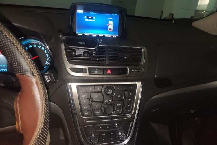 Used Buick Encore 2015 1.4T Automatic Two-Wheel Drive Urban Elite Version Audio And AC Panel