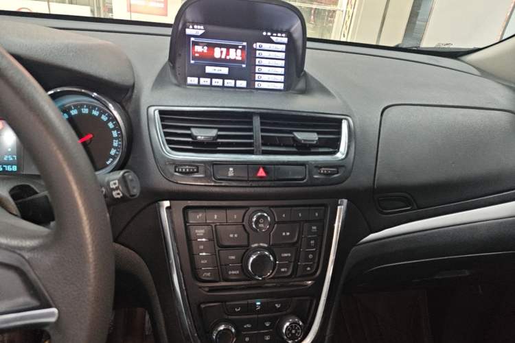 Used Buick Encore 2015 1.4T Automatic Two-Wheel Drive Urban Elite Version Audio And AC Panel