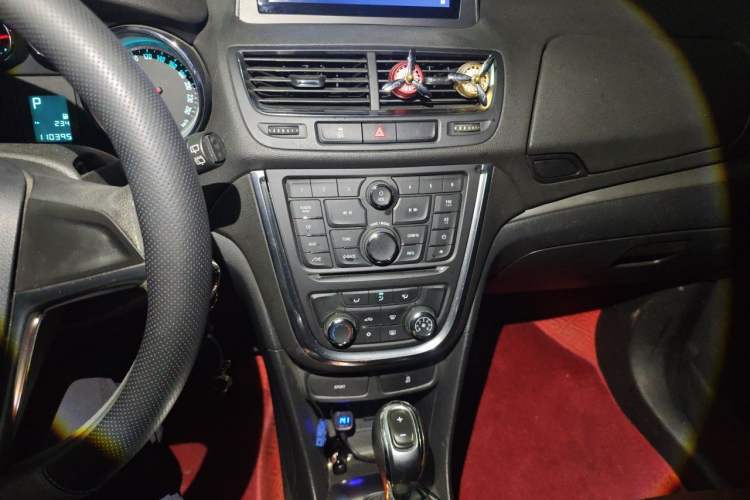 Used Buick Encore 2015 1.4T Automatic Two-Wheel Drive Urban Elite Version Audio And AC Panel