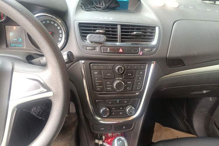 Used Buick Encore 2015 1.4T Automatic Two-Wheel Drive Urban Elite Version Audio And AC Panel