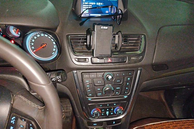 Used Buick Encore 2015 1.4T Automatic Two-Wheel Drive Urban Leading Model Audio And AC Panel