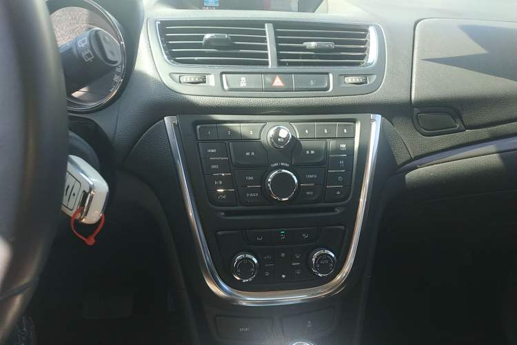 Used Buick Encore 2015 1.4T Automatic Two-Wheel Drive Urban Leading Model Audio And AC Panel