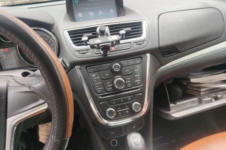 Used Buick Encore 2015 1.4T Automatic Two-Wheel Drive Urban Elite Version Audio And AC Panel