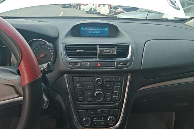 Used Buick Encore 2015 1.4T Automatic Two-Wheel Drive Urban Elite Version Audio And AC Panel