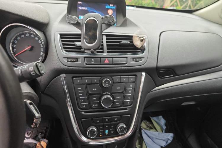 Used Buick Encore 2015 1.4T Automatic Two-Wheel Drive Urban Leading Model Audio And AC Panel