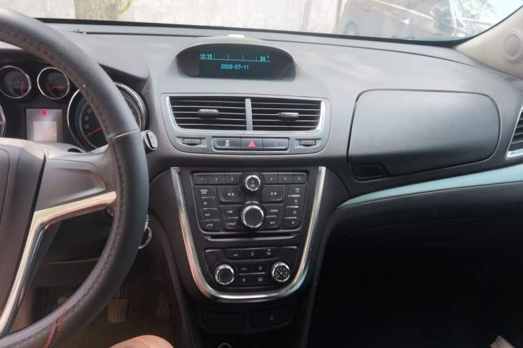Used Buick Encore 2015 1.4T Manual Two-Wheel Drive Urban Advanced Model Audio And AC Panel