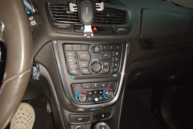 Used Buick Encore 2015 1.4T Automatic Two-Wheel Drive Urban Leading Model Audio And AC Panel