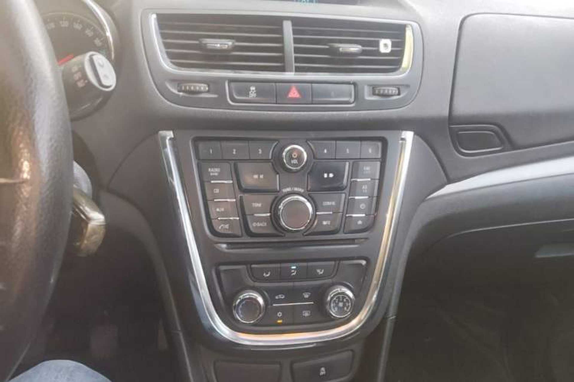 Used Buick Encore 2015 1.4T Manual Two-Wheel Drive Urban Advanced Model Audio And AC Panel