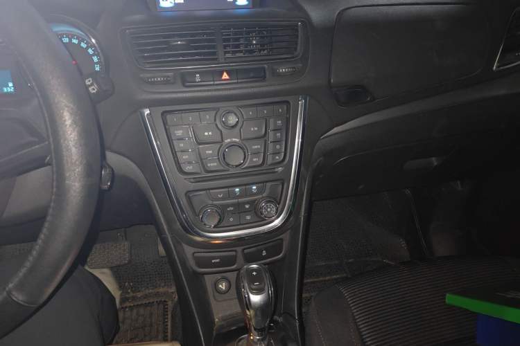 Used Buick Encore 2015 1.4T Automatic Two-Wheel Drive Urban Elite Version Audio And AC Panel