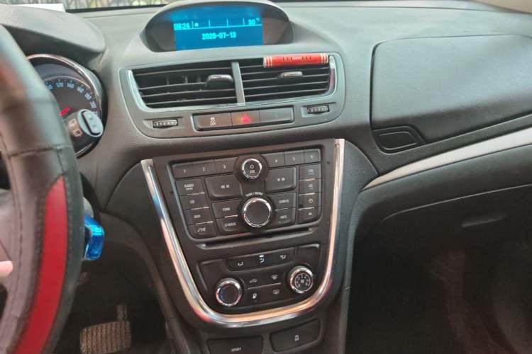 Used Buick Encore 2015 1.4T Automatic Two-Wheel Drive Urban Elite Version Audio And AC Panel