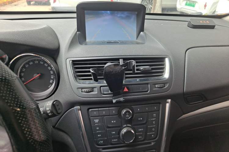 Used Buick Encore 2015 1.4T Automatic Two-Wheel Drive Urban Elite Version Audio And AC Panel