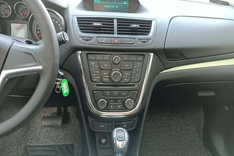Used Buick Encore 2015 1.4T Automatic Two-Wheel Drive Urban Elite Version Audio And AC Panel