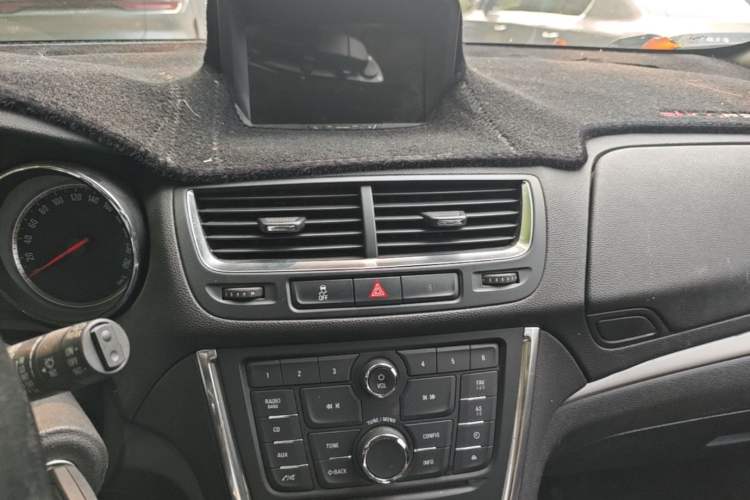 Used Buick Encore 2015 1.4T Automatic Two-Wheel Drive Urban Elite Version Audio And AC Panel