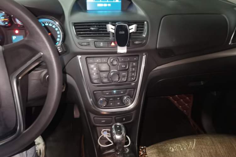 Used Buick Encore 2015 1.4T Automatic Two-Wheel Drive Urban Elite Version Audio And AC Panel
