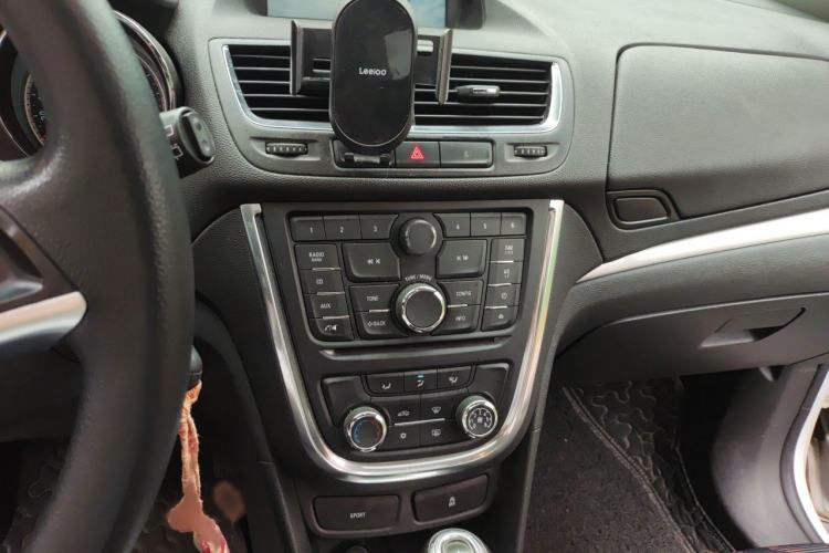 Used Buick Encore 2015 1.4T Automatic Two-Wheel Drive Urban Elite Version Audio And AC Panel
