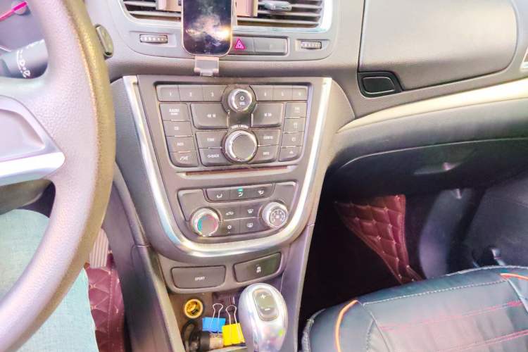 Used Buick Encore 2015 1.4T Automatic Two-Wheel Drive Urban Elite Version Audio And AC Panel