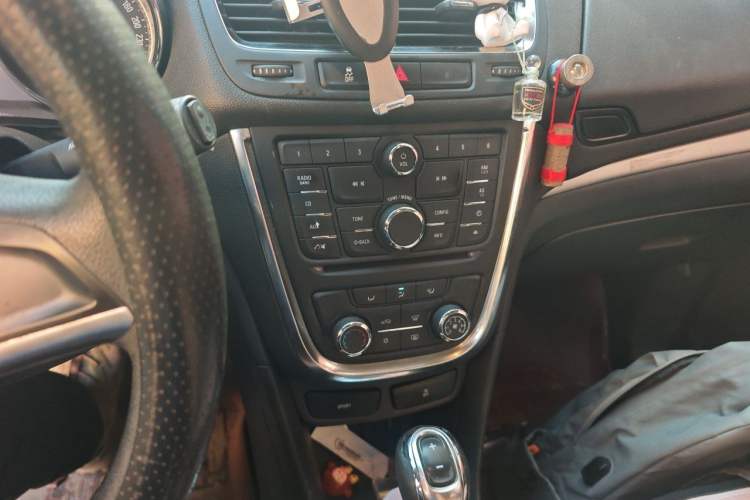 Used Buick Encore 2015 1.4T Automatic Two-Wheel Drive Urban Elite Version Audio And AC Panel
