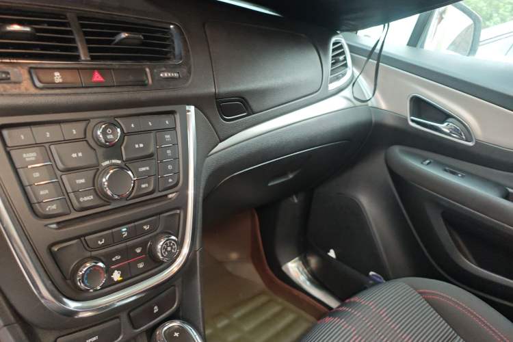 Used Buick Encore 2015 1.4T Automatic Two-Wheel Drive Urban Elite Version Audio And AC Panel