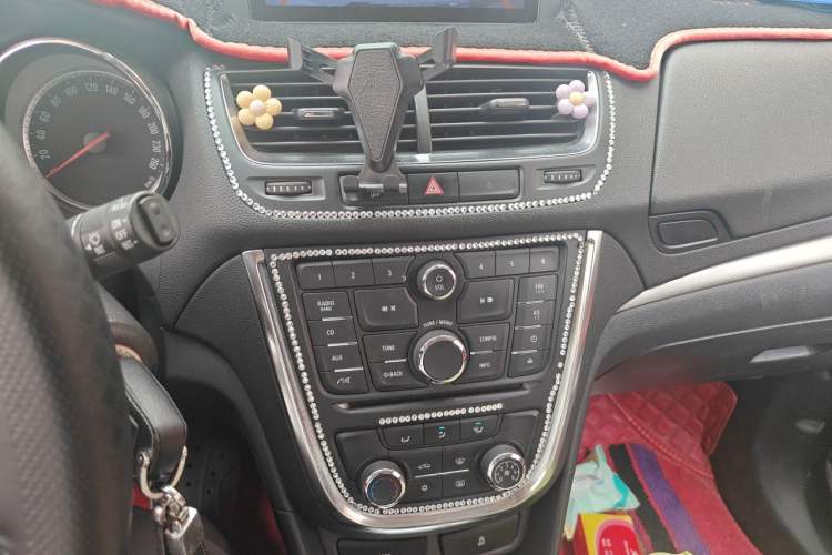 Used Buick Encore 2015 1.4T Automatic Two-Wheel Drive Urban Elite Version Audio And AC Panel