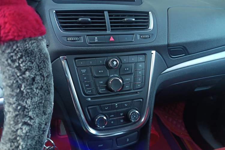 Used Buick Encore 2015 1.4T Automatic Two-Wheel Drive Urban Elite Version Audio And AC Panel