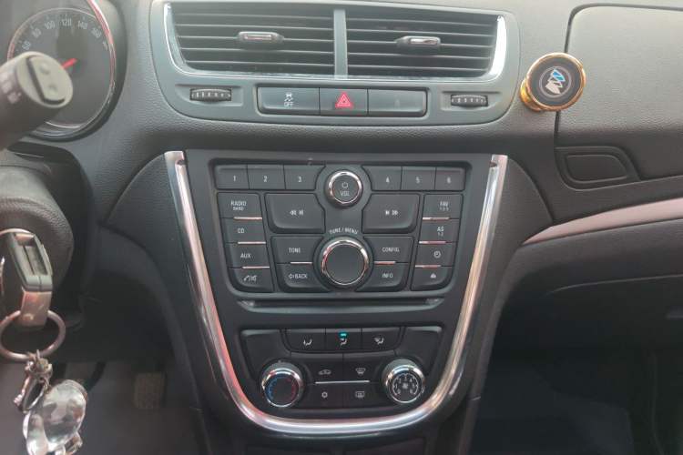 Used Buick Encore 2015 1.4T Manual Two-Wheel Drive Urban Advanced Model Audio And AC Panel