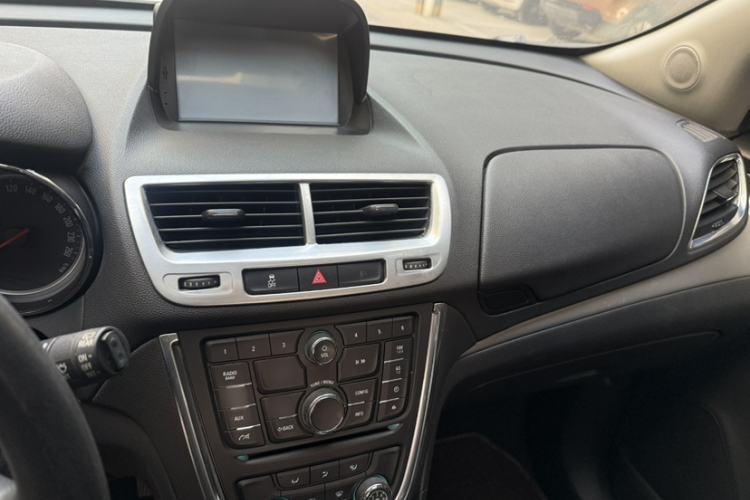 Used Buick Encore 2015 1.4T Automatic Two-Wheel Drive Urban Elite Version Audio And AC Panel