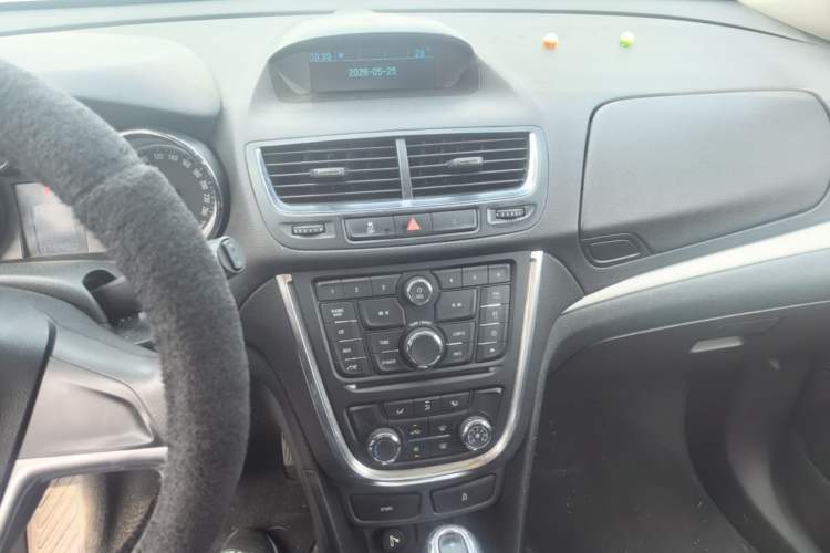 Used Buick Encore 2015 1.4T Automatic Two-Wheel Drive Urban Elite Version Audio And AC Panel