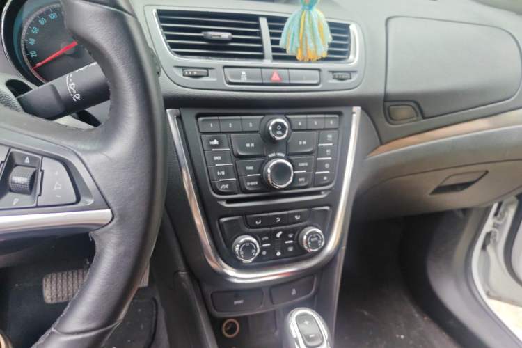 Used Buick Encore 2015 1.4T Automatic Two-Wheel Drive Urban Leading Model Audio And AC Panel