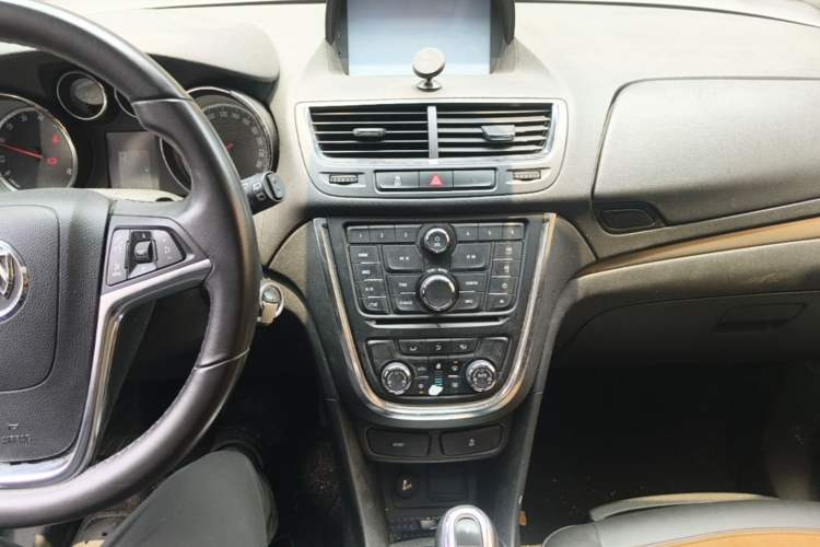 Used Buick Encore 2015 1.4T Automatic Two-Wheel Drive Urban Leading Model Audio And AC Panel