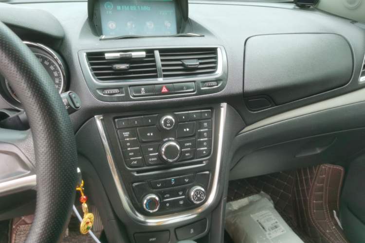 Used Buick Encore 2015 1.4T Automatic Two-Wheel Drive Urban Elite Version Audio And AC Panel