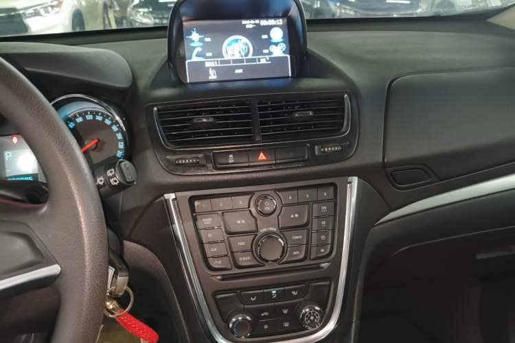 Used Buick Encore 2015 1.4T Automatic Two-Wheel Drive Urban Elite Version Audio And AC Panel