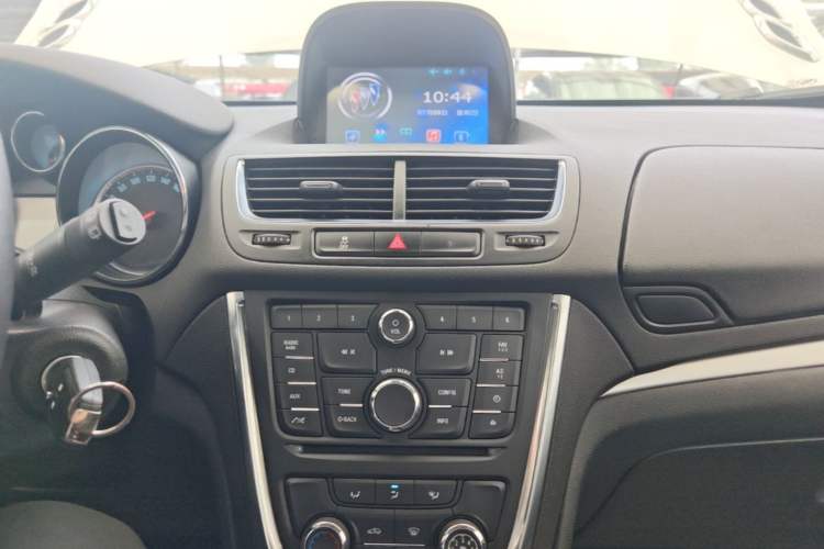 Used Buick Encore 2015 1.4T Automatic Two-Wheel Drive Urban Elite Version Audio And AC Panel