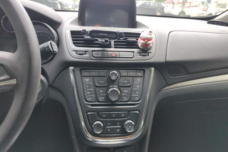 Used Buick Encore 2015 1.4T Automatic Two-Wheel Drive Urban Elite Version Audio And AC Panel