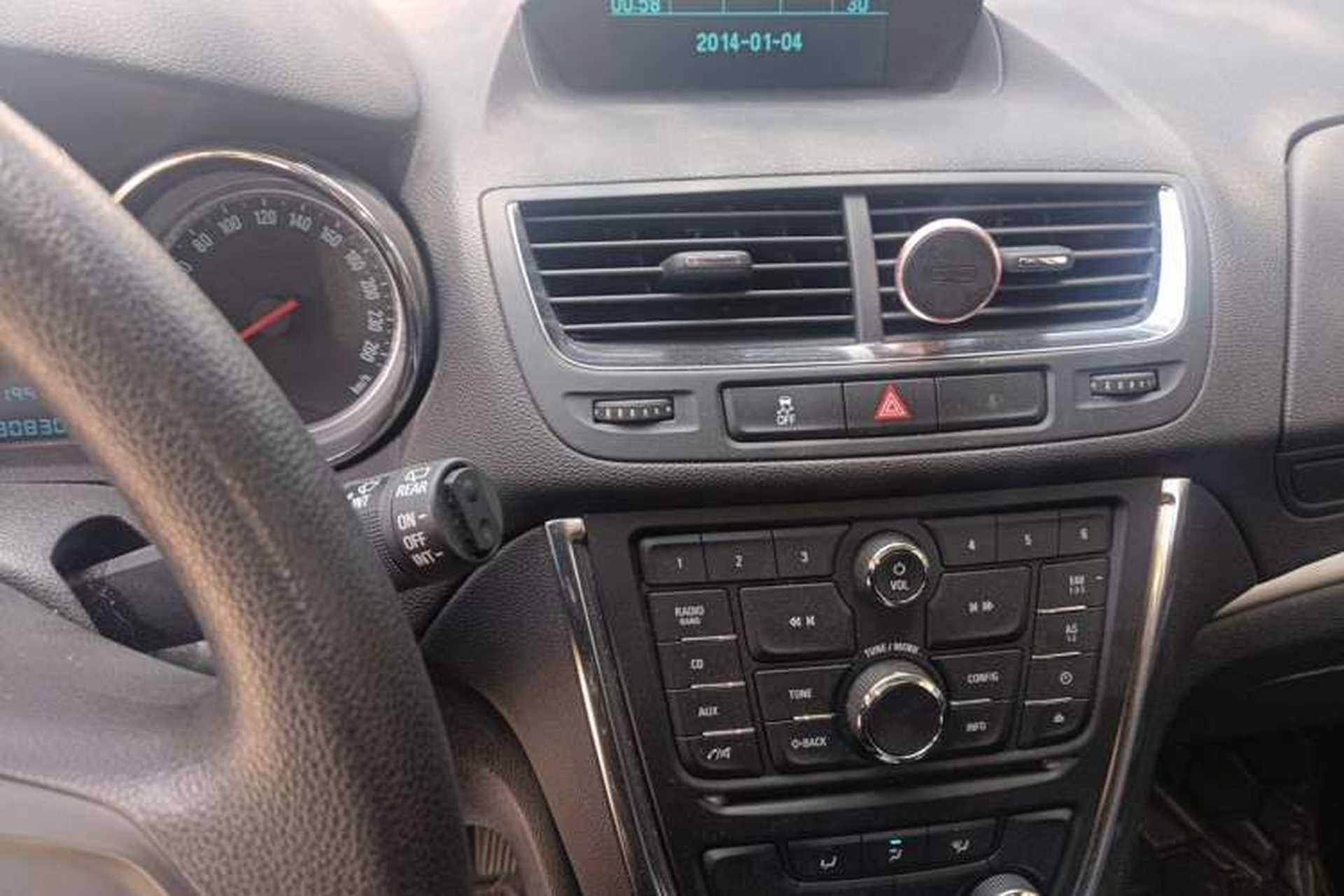 Used Buick Encore 2015 1.4T Automatic Two-Wheel Drive Urban Elite Version Audio And AC Panel