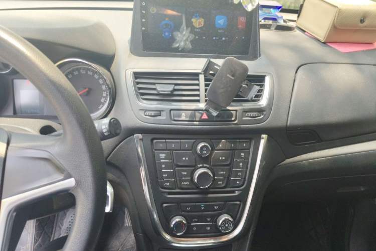 Used Buick Encore 2015 1.4T Automatic Two-Wheel Drive Urban Elite Version Audio And AC Panel