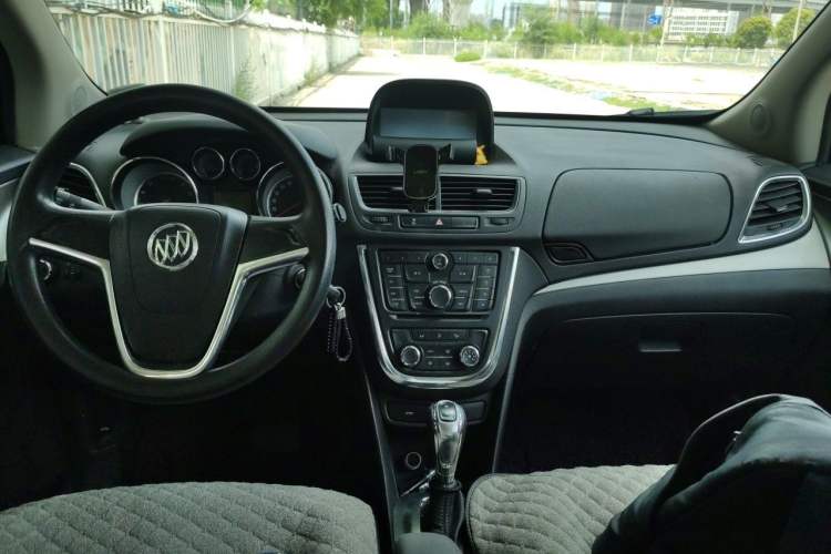 Used Buick Encore 2015 1.4T Automatic Two-Wheel Drive Urban Elite Version Center Console