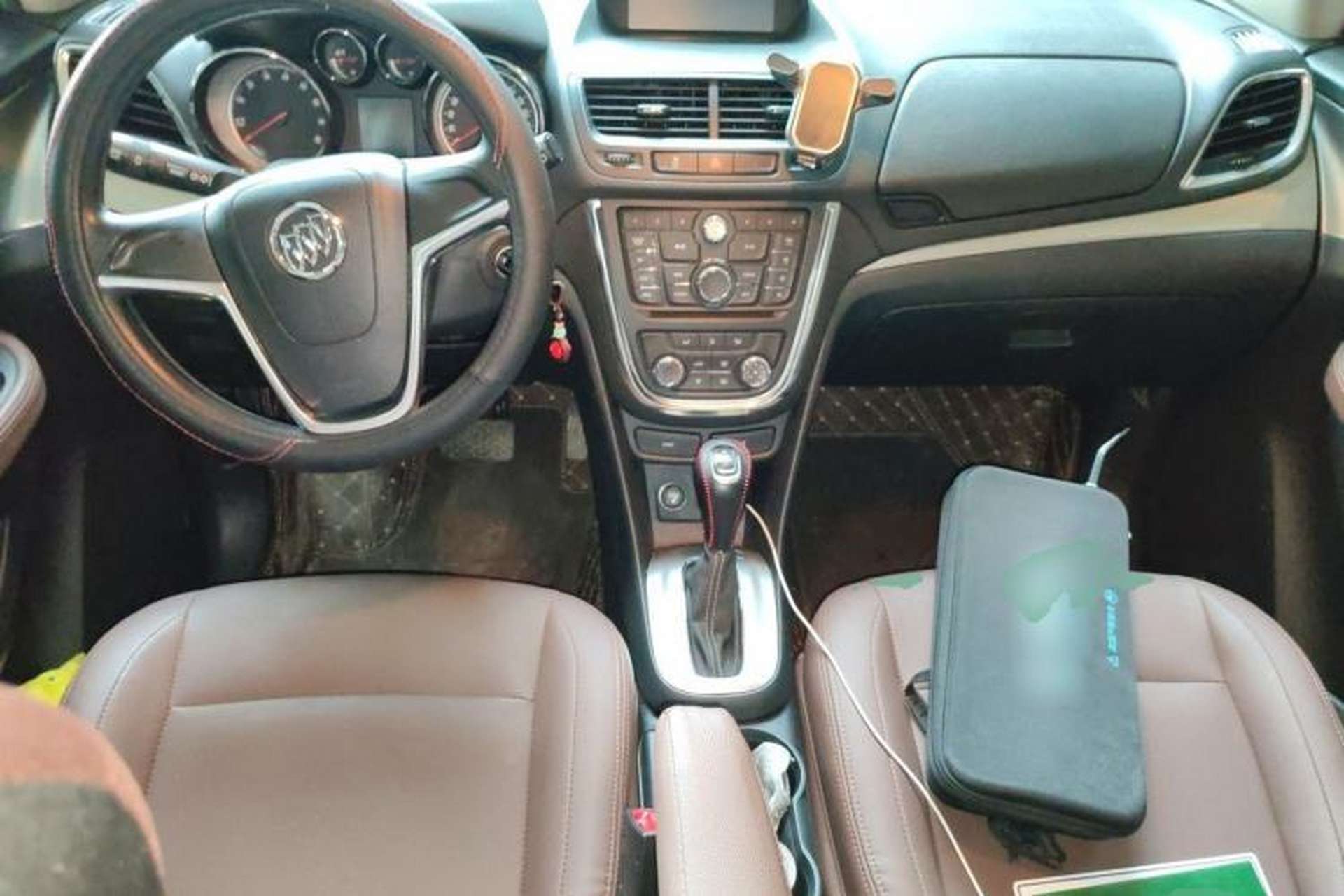 Used Buick Encore 2015 1.4T Automatic Two-Wheel Drive Urban Elite Version Center Console