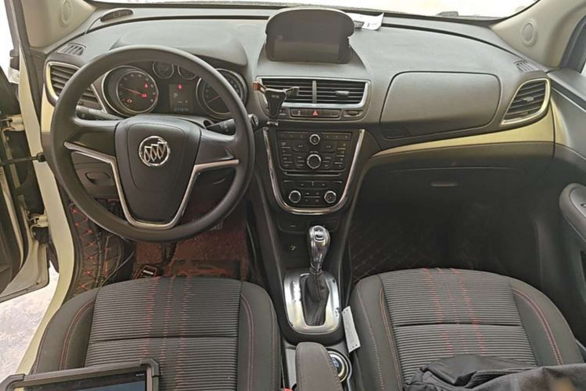 Used Buick Encore 2015 1.4T Automatic Two-Wheel Drive Urban Elite Version Center Console