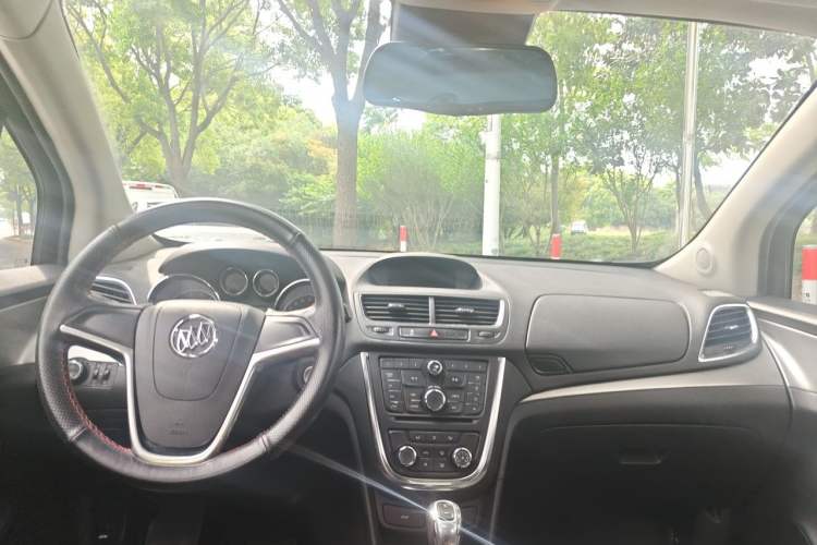 Used Buick Encore 2015 1.4T Automatic Two-Wheel Drive Urban Elite Version Center Console